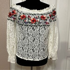 Flying Tomato‎ Lace and Embroidery Off Shoulder Blouse Size Small